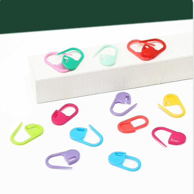 Plastics Locking Stitch Markers for Crocheting and Knitting with Storage Box