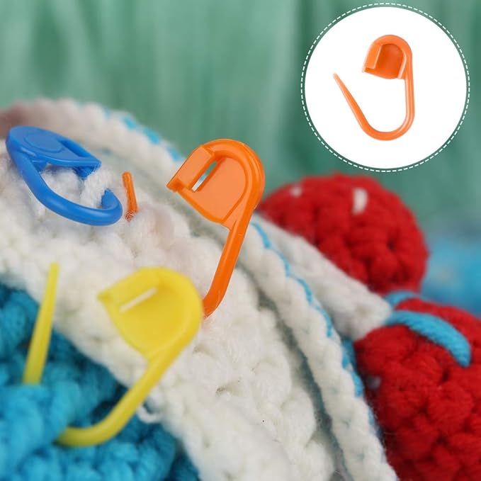LUNARM 300 Pcs Stitch Markers, 15 Colors Crochet Stitch Needle Clip Knitting Plastic Locking Needle Clip Counter with Clear Storage Case for DIY Handicraft Place Buckle Marker